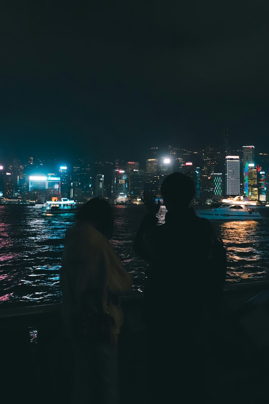 陈咏诗获2025香港小姐冠军 才智与气质偏重